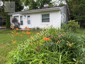 Building Photo - Cozy 2-Bedroom Ranch Near Lakes in Waterford