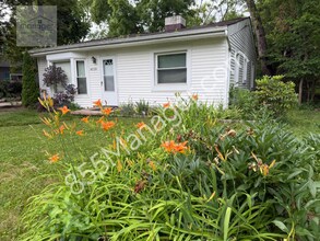 Building Photo - Cozy 2-Bedroom Ranch Near Lakes in Waterford