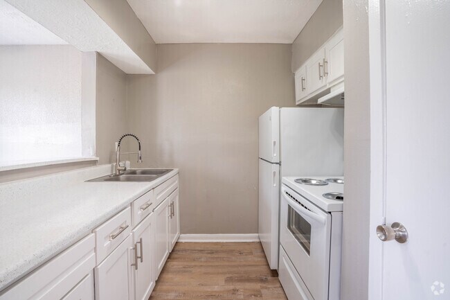 1BR, 1BA - 682SF - Kitchen - Decker Place Apartments