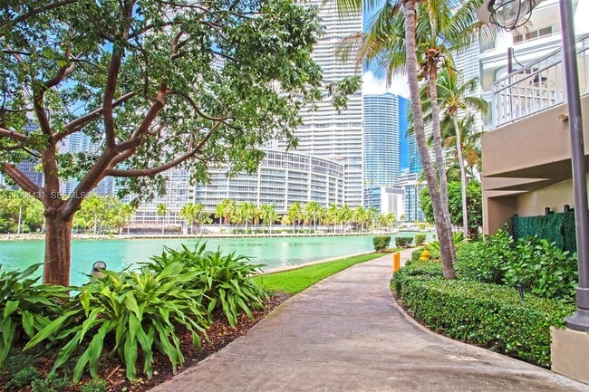 Building Photo - 801 Brickell Key Blvd
