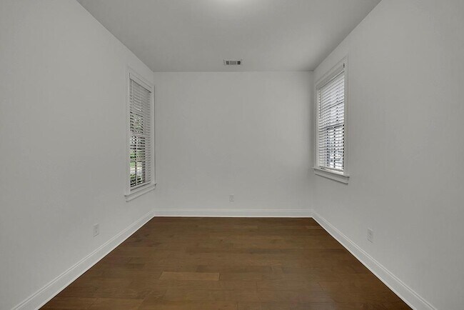 Building Photo - 6807 Encore Blvd