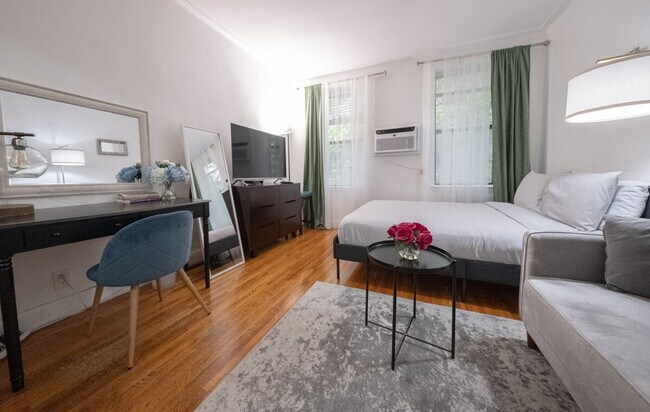 Building Photo - 1369 1st Ave