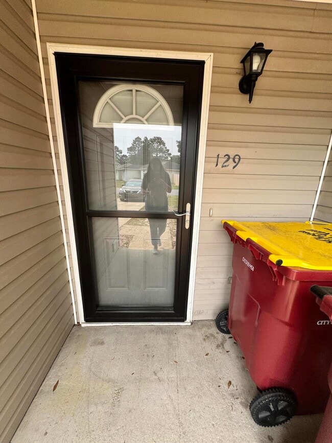 Building Photo - 129 Oak Terrace Dr