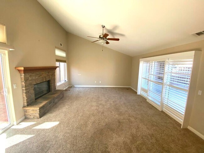 Building Photo - Foxenwood Garden Villa home 2 bedroom + a office