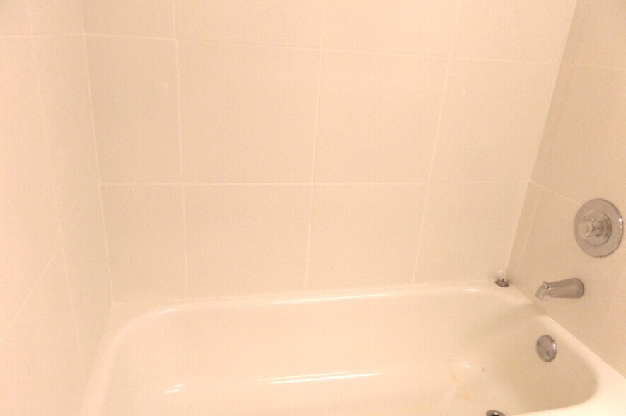 Building Photo - 5950 Del Lago Cir