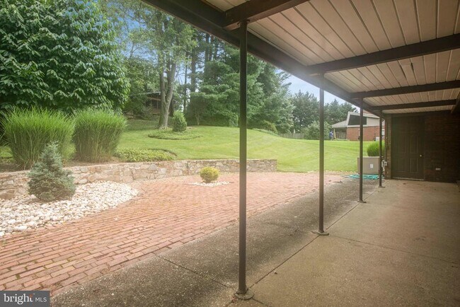 Building Photo - 3406 Woodvalley Dr