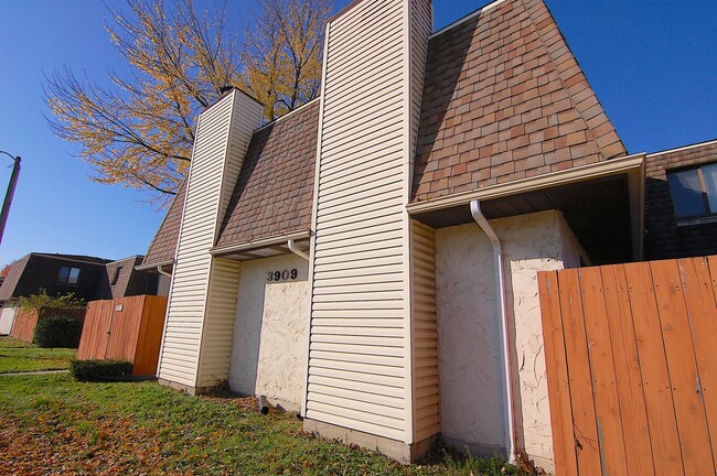 Building Photo - 3907 N Franklin St