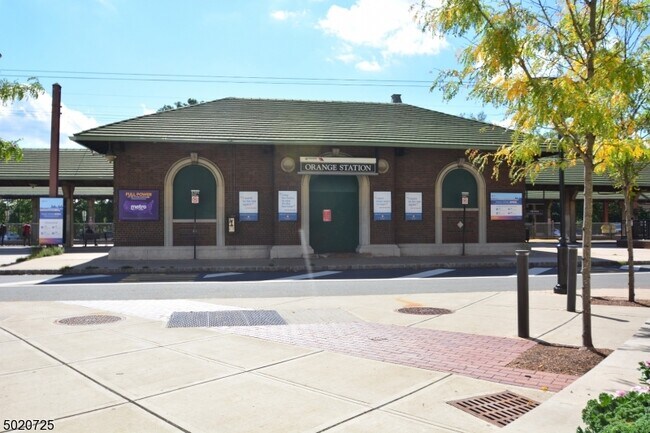 Building Photo - 52 Lincoln Ave