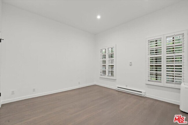 Building Photo - 1218 N La Cienega Blvd