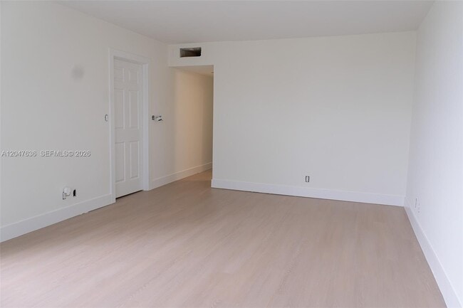 Building Photo - 3051 N Course Dr