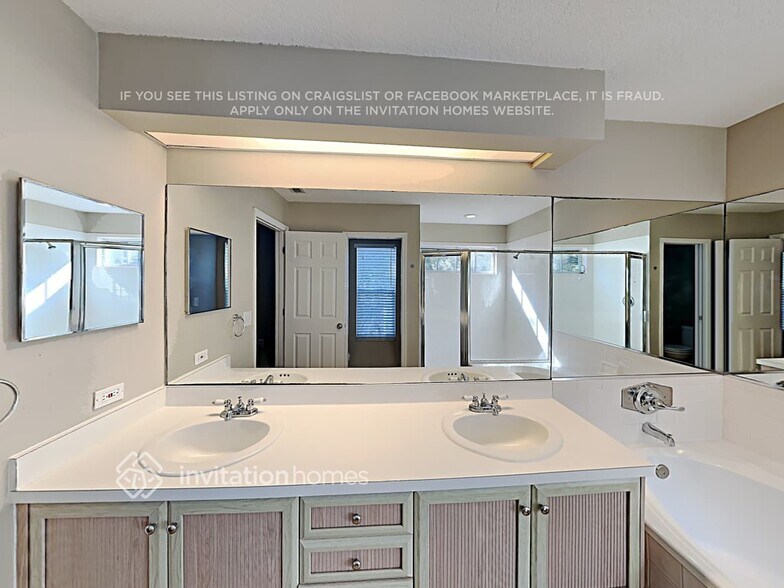 Building Photo - 17604 Esprit Dr