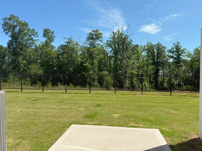 Building Photo - 331 David Hl Dr