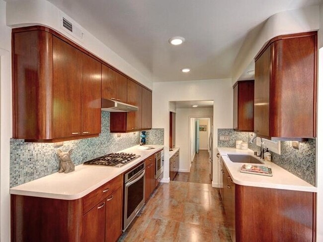 Building Photo - Charming Land Park Home. Modern Comfort Me...