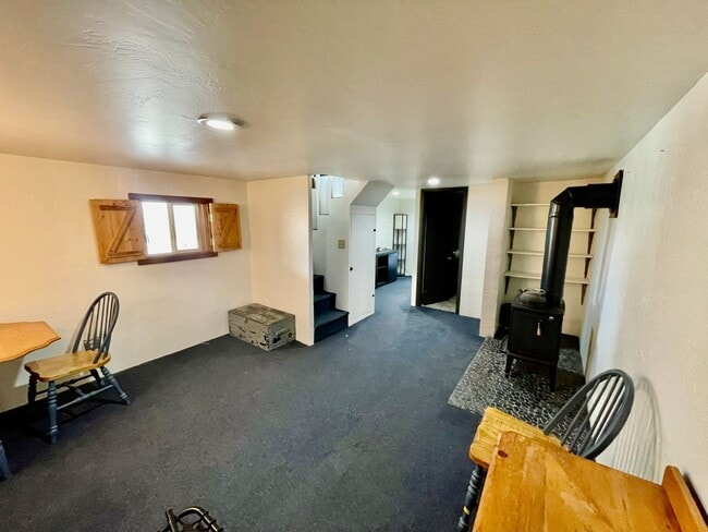 Building Photo - Main St! Storage and Parking! 20 minute dr...