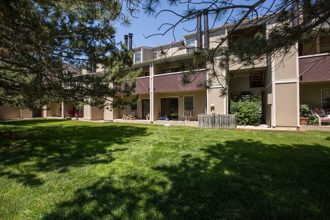 Primary Photo - 512 E Monroe Dr