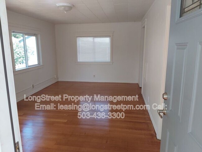 Building Photo - 2435 SE Crystal Lake Dr