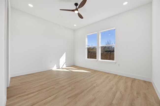 Building Photo - 615 Lettie St