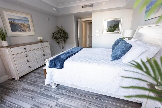 Building Photo - 1350 Main St