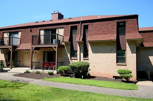 Building Photo - 1404 Normandy Ct