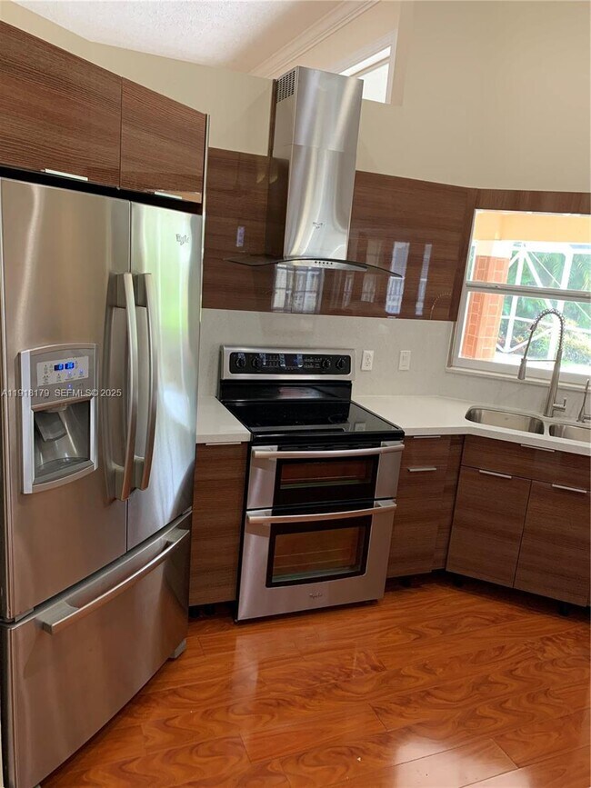 Building Photo - 804 Verona Lake Dr