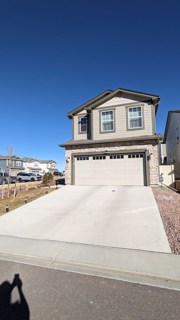 Building Photo - IMMACULATE 4 BED/2.5 BATH CUSTOM BUILT HOME IN SKYLINE RIDGE!