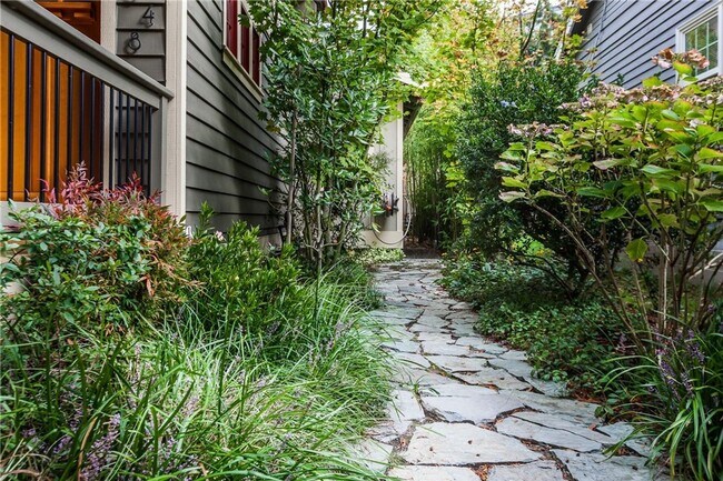 Building Photo - Meticulously designed Craftsman in North Beach with private beach access.