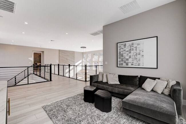 Building Photo - Mesa Ridge Luxury Oasis Feathertop