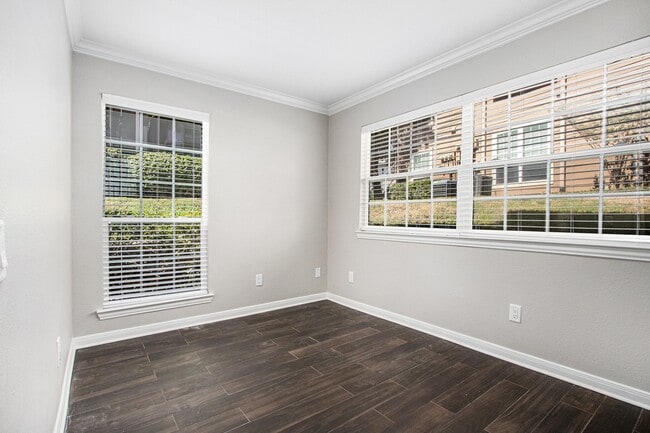 Building Photo - 1880 White Oak Dr