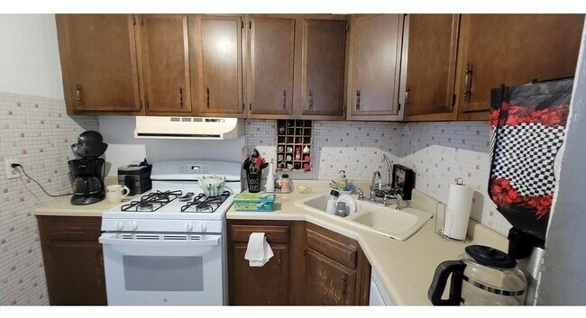 Building Photo - 3701 N Hoyne Ave