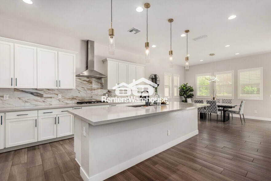 Building Photo - 7230 W Pinnacle Vista Dr
