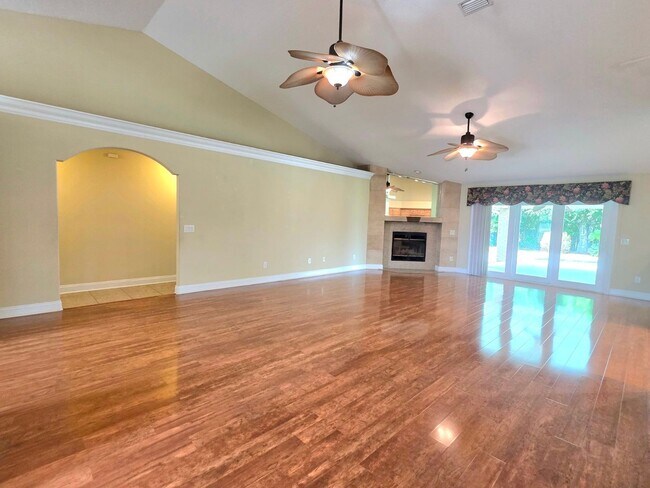 Building Photo - Backyard Paradise in Gated Cottonwood!