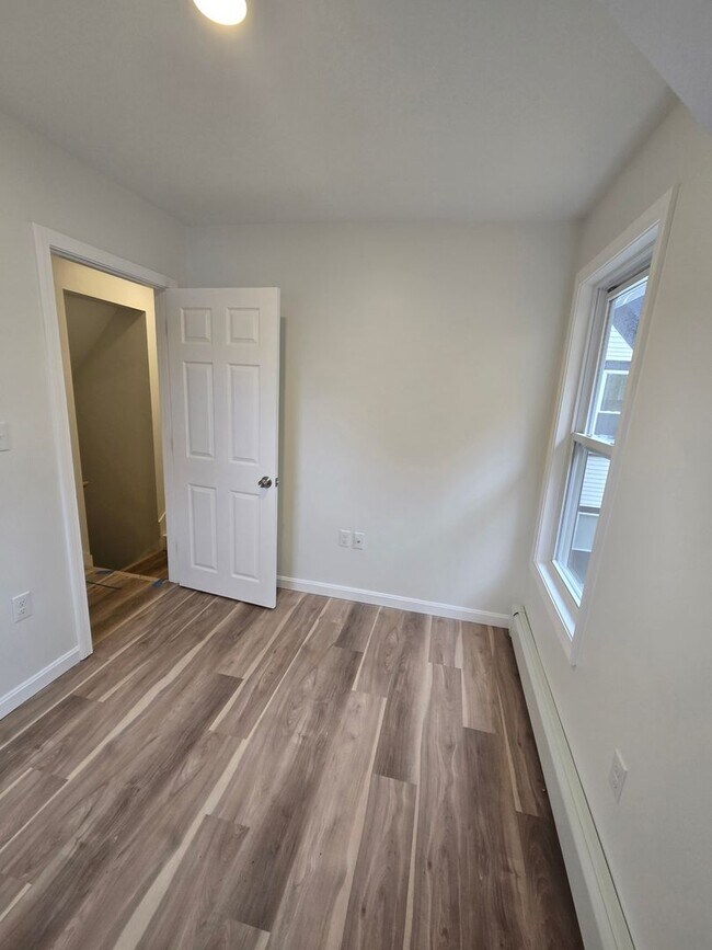 Building Photo - Charming triplex  in Concord