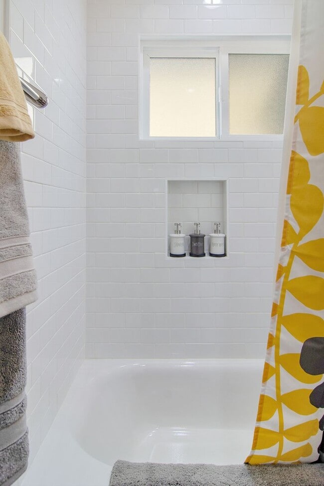 Building Photo - Cozy remodeled 2 beds 1 bath apt in Point Loma