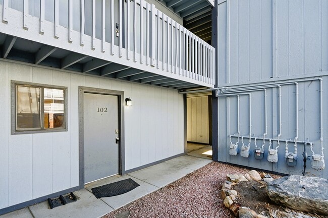 Building Photo - 1901 Clear Creek Dr