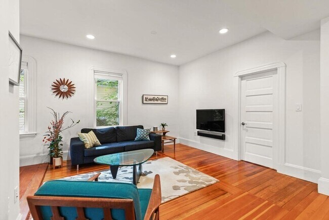 Building Photo - 46 Elmwood St