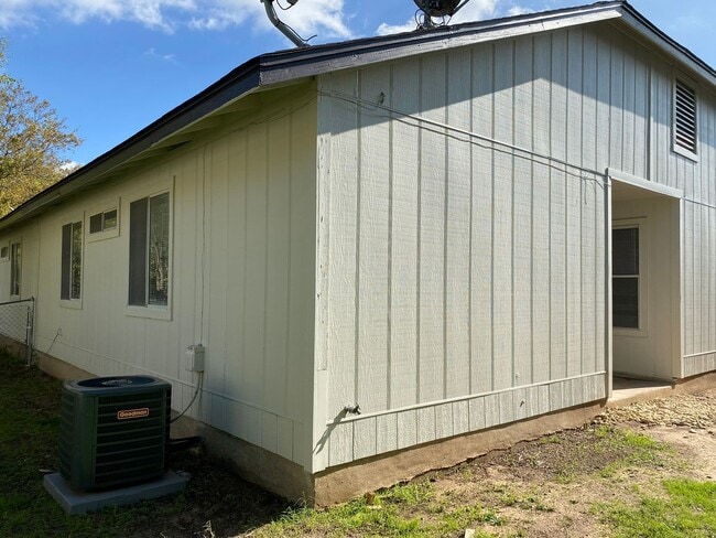 Building Photo - 510 Willowbend Cove