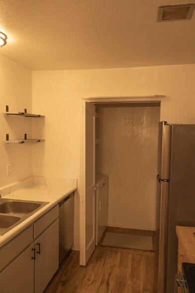 Building Photo - 25084 Cobb Dr