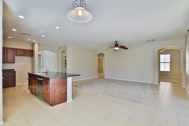 Building Photo - 15068 W Glenrosa Ave
