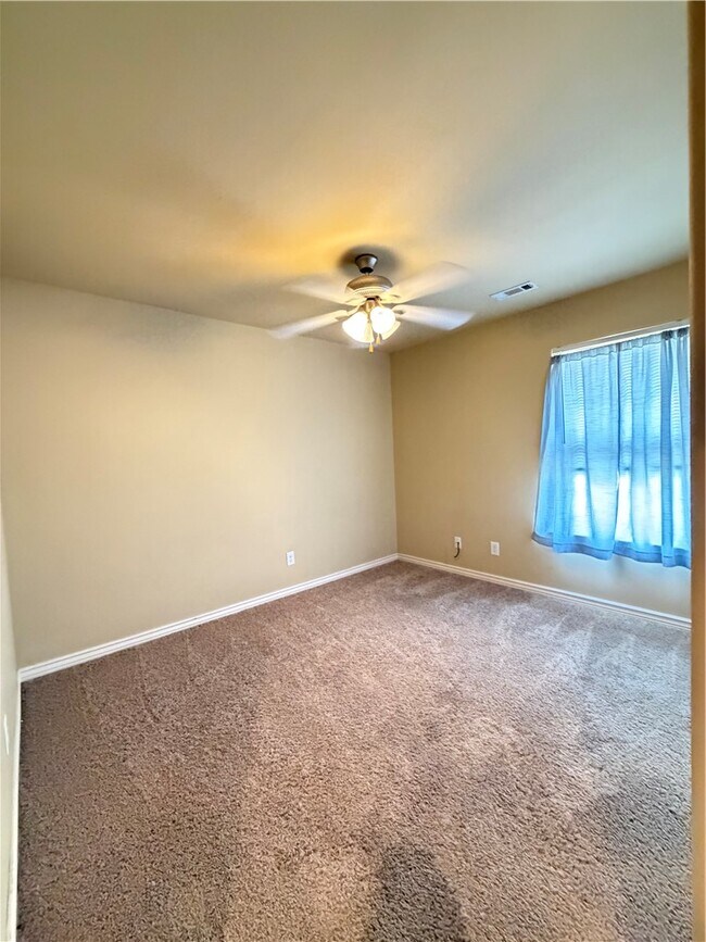 Building Photo - 603 SW Loudon Dr