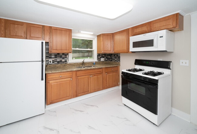 Building Photo - 559 Gatewood Dr