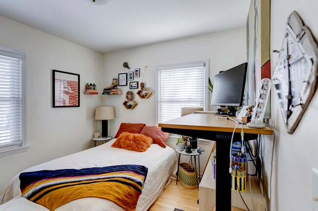 Building Photo - 3621 Dennett Dr