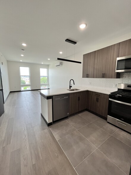 132 Mallory Ave 507 - 138 Mallory Ave