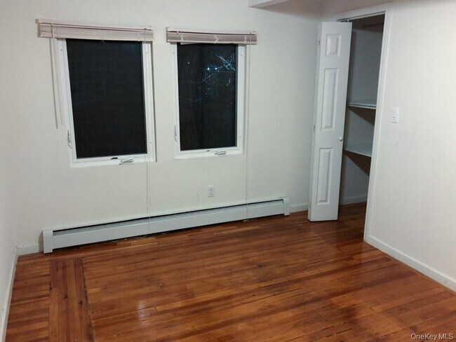 Building Photo - 122 Combs Ave