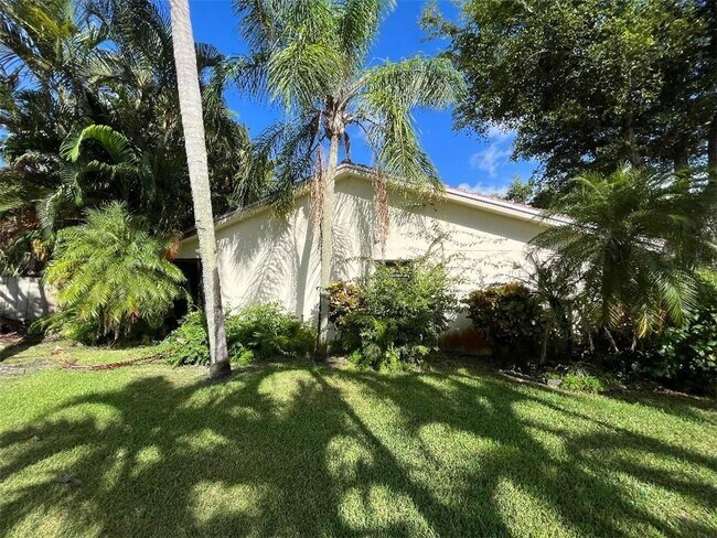 Building Photo - 700 SW 89th Ave