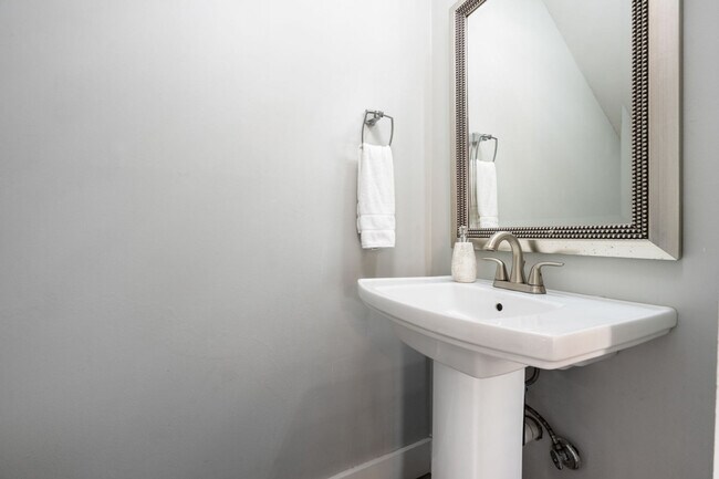 Building Photo - 17462 Front Beach Rd