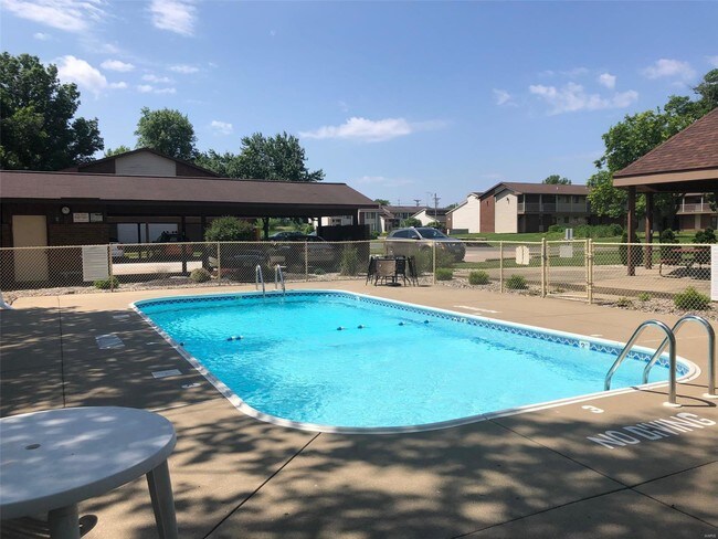 Building Photo - 220 Suppiger Ln