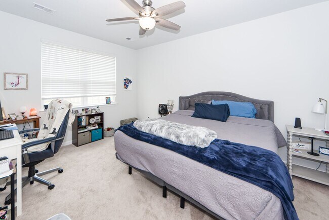 Building Photo - 4 Bedroom 2 Bath Home in French Quarter Creek - Huger