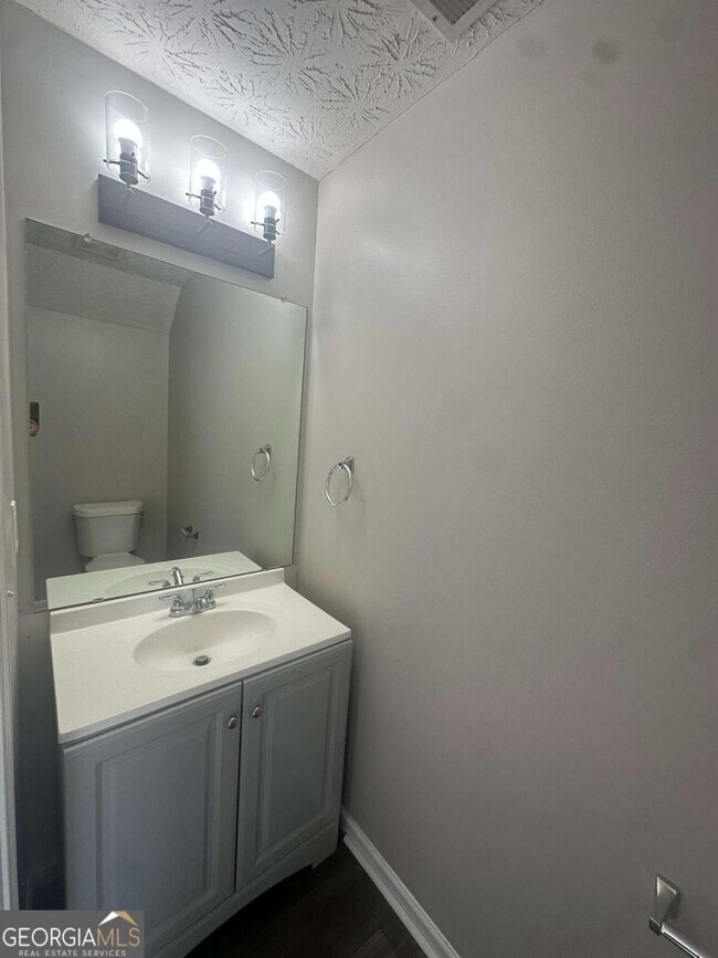 Building Photo - 7467 Petunia Dr