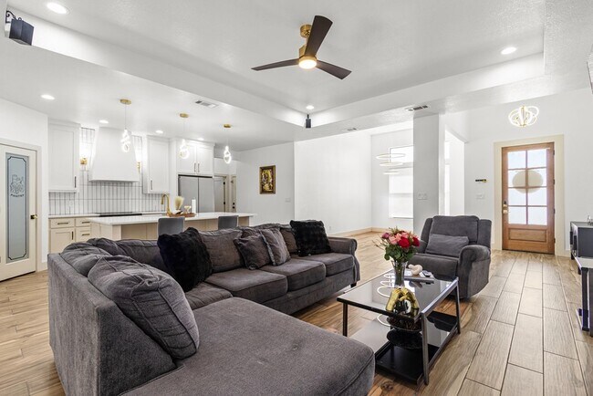 Building Photo - 12370 W University Blvd