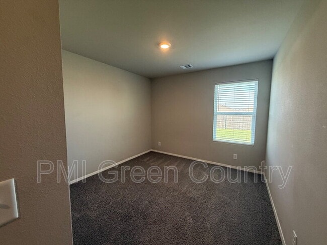 Building Photo - 29333 E 80th St S